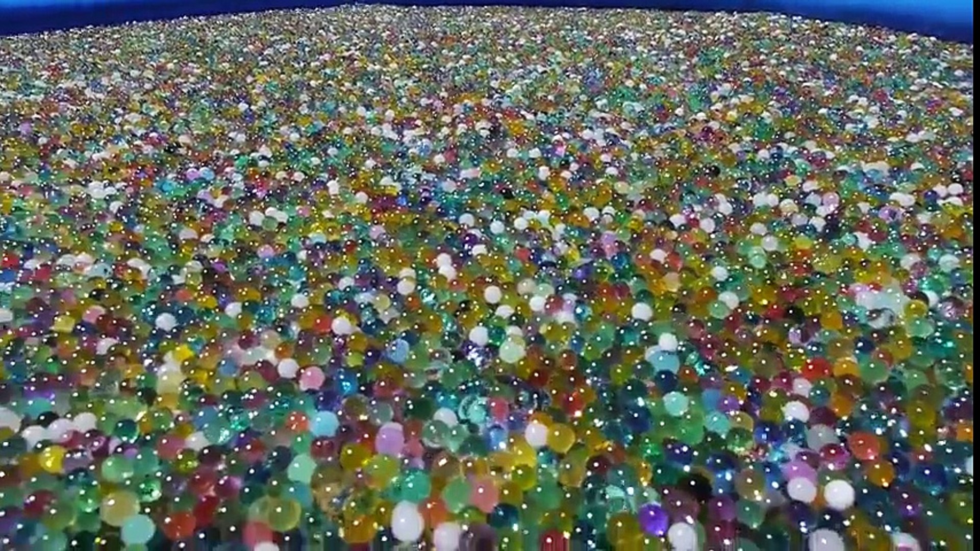 What Happens If You Throw Sodium Bomb in Giant Orbeez Pool - video  Dailymotion