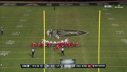 Kansas City Chiefs strong safety Eric Murray blocks field goal attempt from Tavecchio