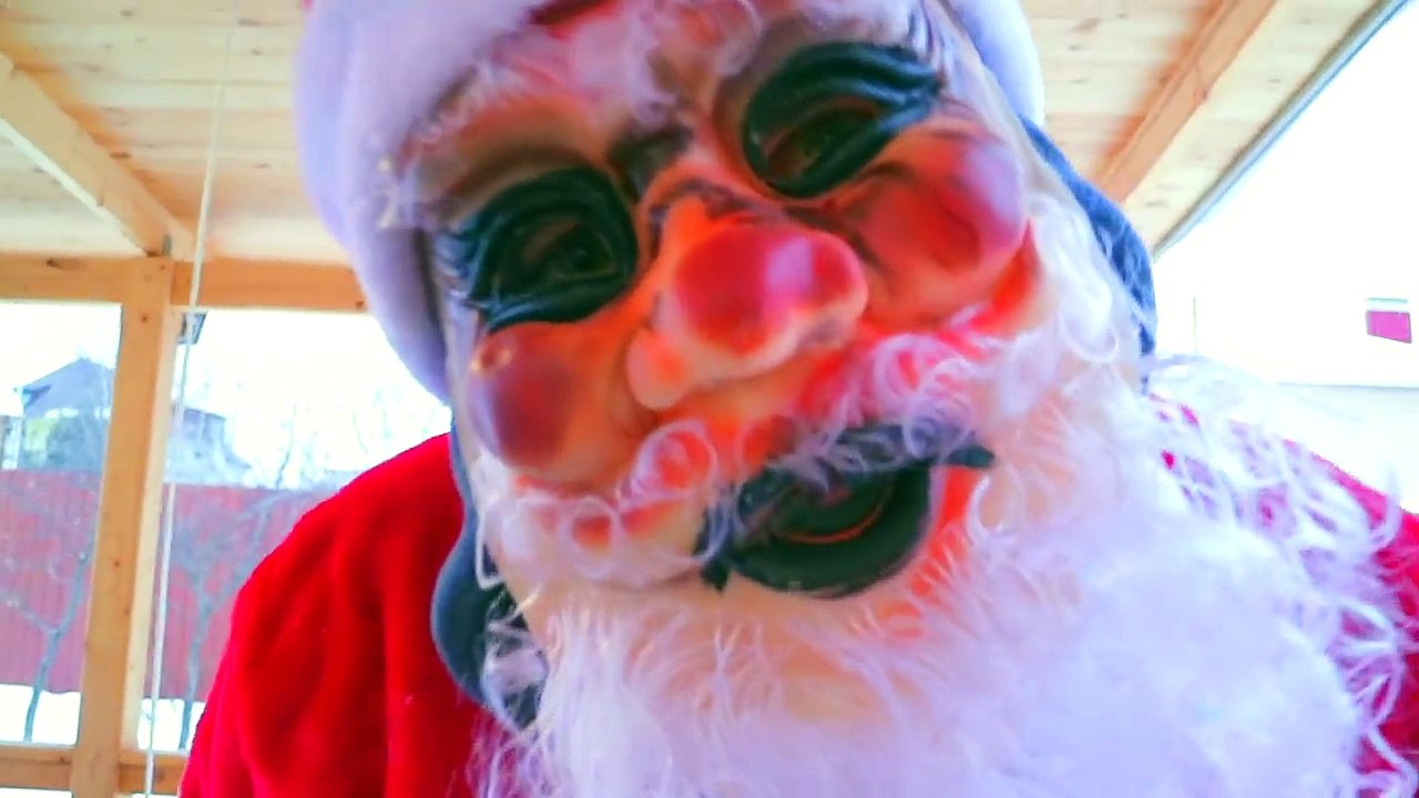 ПЛОХОЙ САНТА Влез в наш дом Устроил погром Хочет напасть на детей Bad santa 3 серия Мама не верит