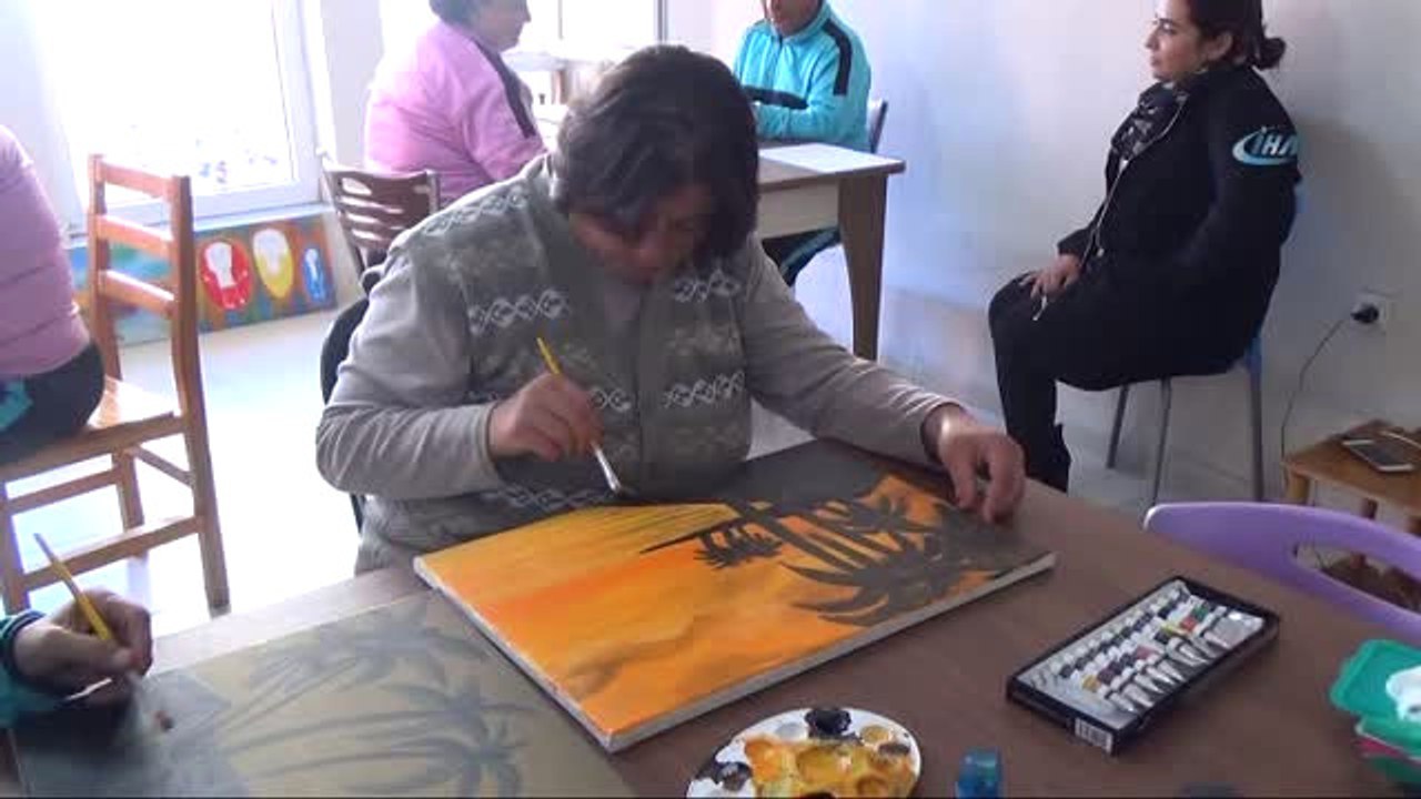 Engellerini Sanatla Aştılar
