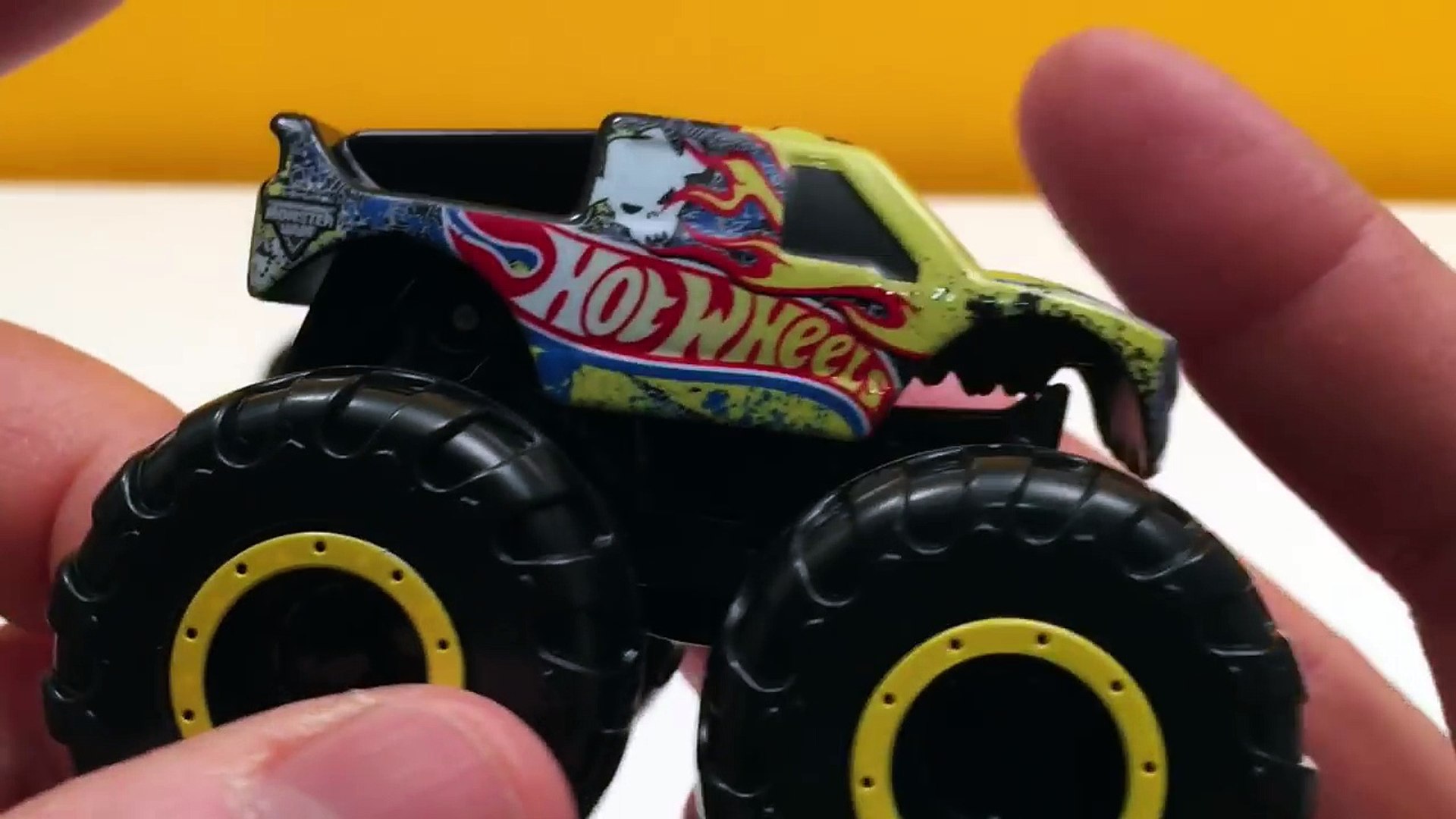 hot wheels monster jam front flip takedown playset
