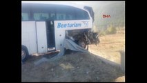 Afyon'da feci kaza! Tur otobüsüyle TIR çarpıştı: 23 yaralı