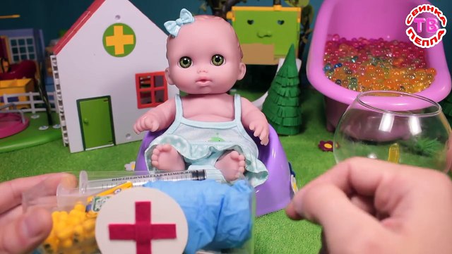 Куклы пупсики ИГРАЕМ В ДОКТОРА КЛИЗМА Play doctor Видео для девочек Дочки-матери KIDS Games СПТВ