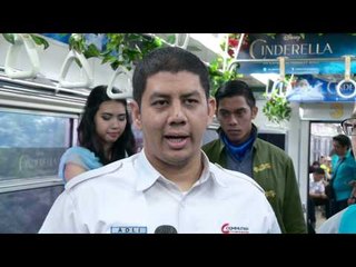 KRL tampil beda dengan bagikan bunga di Hari Kasih Sayang - NET12