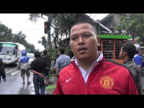 Hujan Lebat dan Angin Kencang Robohkan Pohon dan Papan Reklame di Bandung - NET24