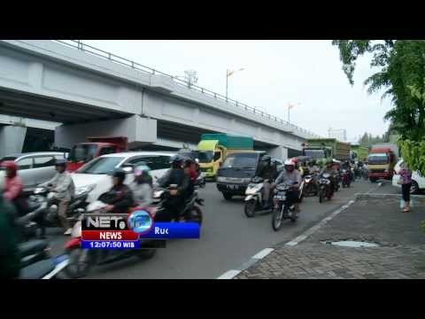 NET12 - Kemacetan yang terjadi akibat perbaikan jalan Jembatan Tiga