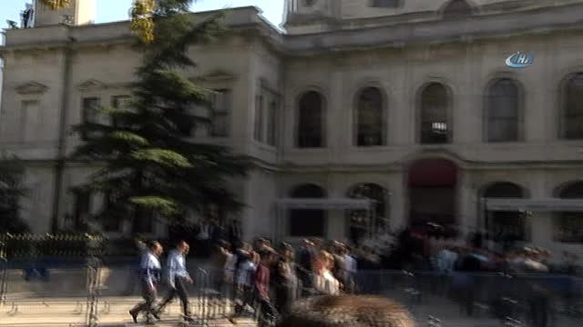 Cumhurbaşkanı Erdoğan, Cuma Namazını Kılmak Üzere Bezm- İ Alem Valide Sultan Camii'ne Geldi