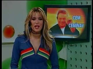 Gamze Özçelik Number One TV'de Haber Bülteni sunuyor