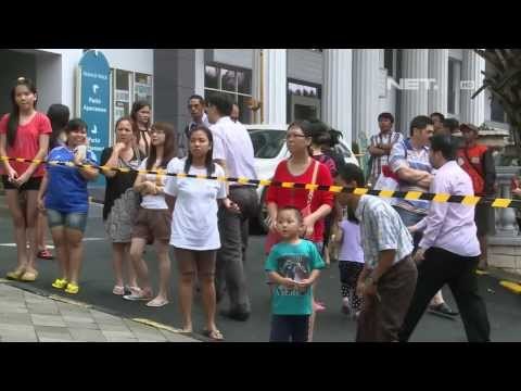 NET24 - Mobil terjun dari lantai 2