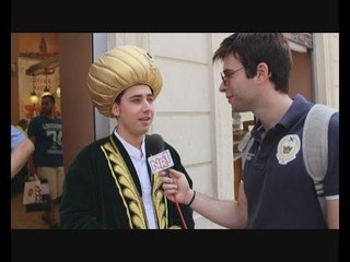 Yurt Dışında birinin Türk olduğunu hangi hareketinden anlarsınız?