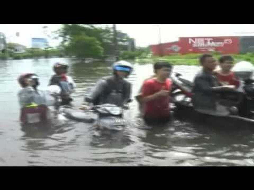 NET12 - Banjir menutup akses jalan Pantura