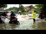 NET17 - Kali Cipinang meluap ke jalan raya Pondok Gede