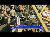 NET12 - Jembatan penyebrangan roboh dihantam sebuah truk