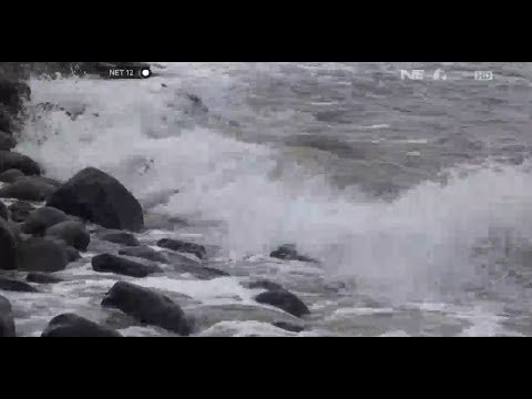 NET12 - Angin kencang disertai ombak tinggi menyapu wilayah Pantai Selatan Jawa