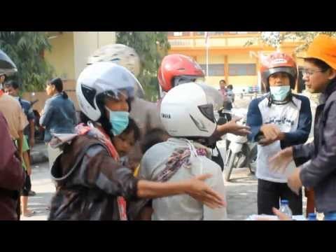 NET12 - Warga Pengungsi Kelud di Jombang Memaksa Pulang