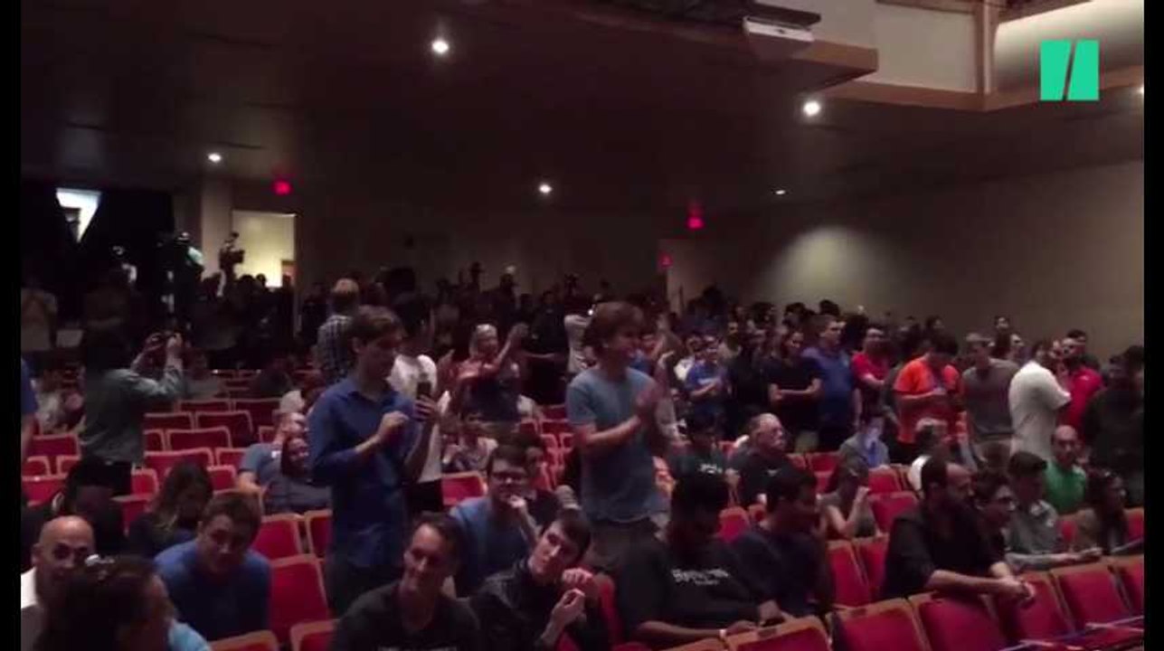 Ce suprémaciste blanc pro-Trump n'a jamais réussi à terminer son discours, perturbé par des manifestants antiracistes