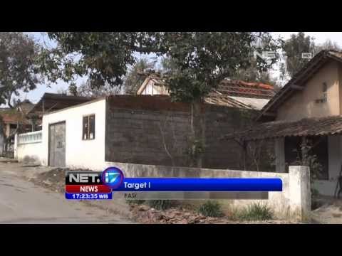 NET17 - Material untuk perbaikan rumah warga di desa Puncu Kediri belum datang