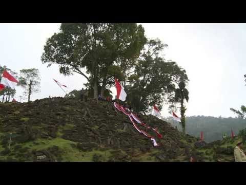 NET5 - SBY kunjungi situs prasejarah di Gunung Padang