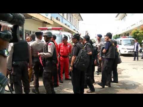 NET17 Konferensi Pers Ledakan Gudang Amunisi TNI AL