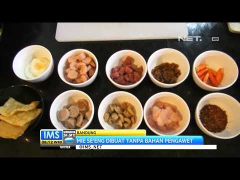 IMS Mie Seeng dengan Aneka Topping Ini Disajikan di Atas Perahu