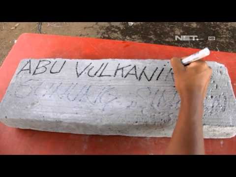 NET17 - Pengungsi Gn. Sinabung merubah abu vulkanik menjadi batako