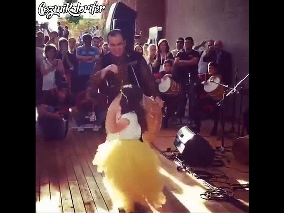 Kırk Yıllık Sanatçı Gibi Sahneyi Dolduran Cimcime