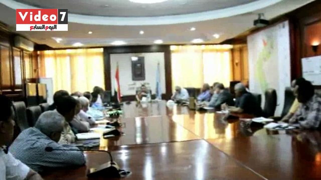 محافظ الأقصر يبحث أعمال حصر وإزالة التعديات على الأراضى الزراعية