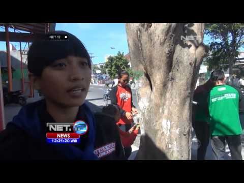 NET12-Jelang Hari Bumi, Mahasiswa Kediri Gelar Aksi Cabut Paku yang Menancap di Pohon