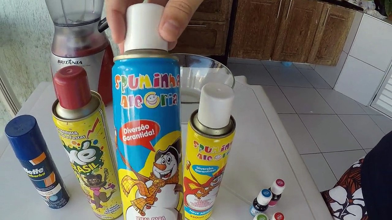 MISTUREI VÁRIOS TIPOS DE SPRAY DE ESPUMA E FIZ ESPUMAS COLORIDAS!