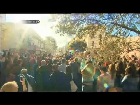 Ratusan Penggemar Tampil dalam Video Klip Terbaru Grup Band Asal Inggris - NET24