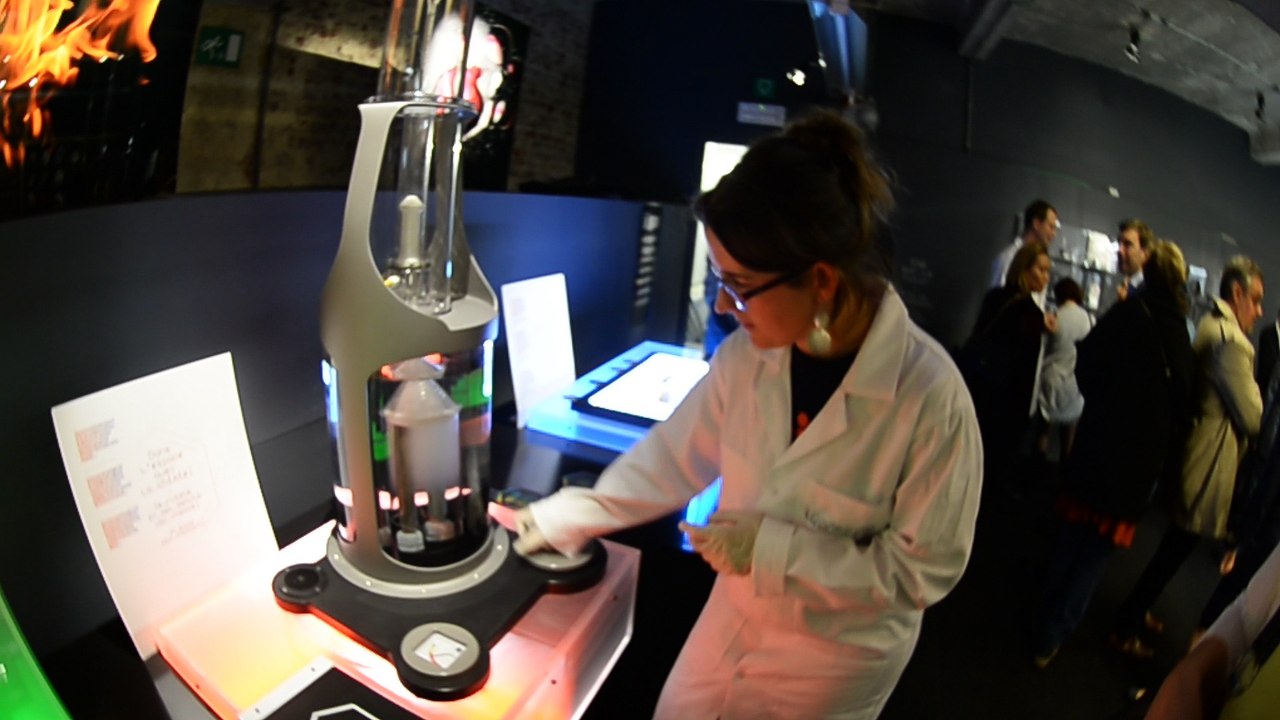 Frameries - un laboratoire de chimie au PASS. Vidéo Eric Ghislain