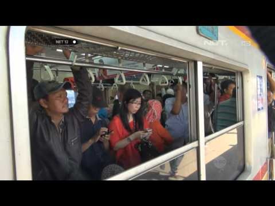 NET12-Kecewa dengan Pelayanan, Ribuan Penumpang Commuterline Hadang Jalur Kereta