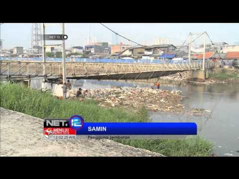 NET12 Aktivitas Warga Grogol Terhambat Sejak Jembatan Penghubung yang Ada Nyaris Runtuh