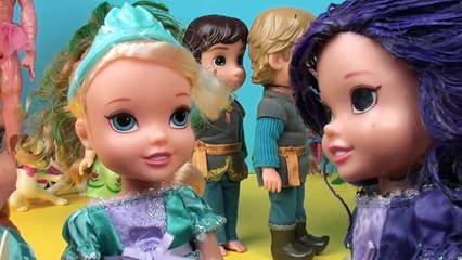 Anna and Elsa Toddlers meet Superheroes and Fly! Super-girl DC Wonder Woman Frozen Toys In Action