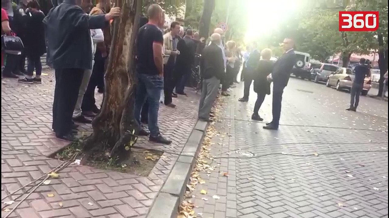 Simpatizantet e Tahirit, sulmojne deputetet e PD (360video)