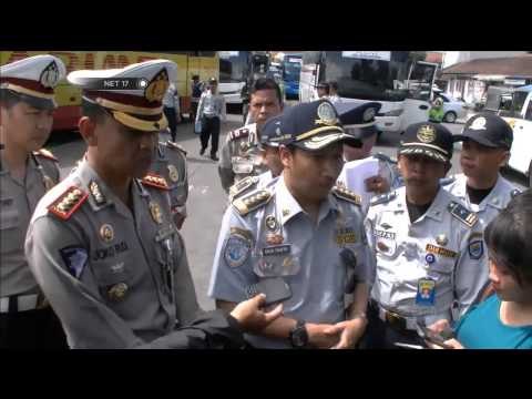 Petugas periksa kelayakan angkutan bus jelang mudik 2014 - NET17