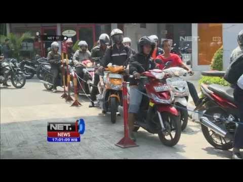Antrean Kendaraan di SPBU Menjadi Pemandangan Awam -NET17