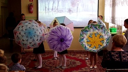 Taniec uczennic- Dzień Edukacji Narodowej