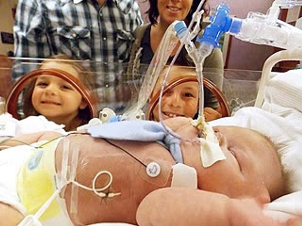 Quiso mecer a su bebé antes de que muriera pero la situación dio un giro inesperado