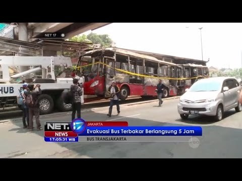 Pemindahan Puing Bus Transjakarta yang Terbakar Baru Selesai Selang 5 Jam -NET17