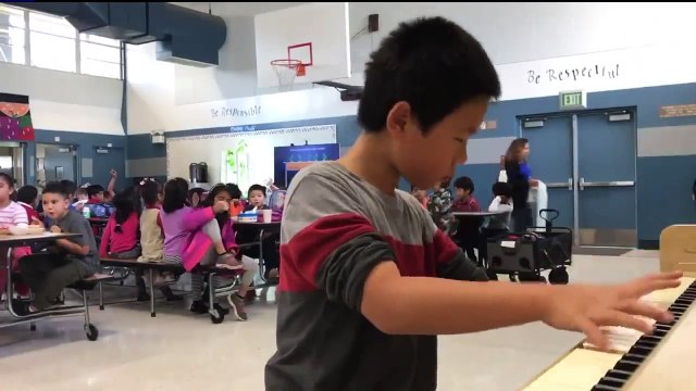 10-Year-Old Piano Prodigy Skips Recess to Play for First Graders