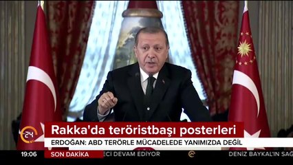Rakka'da teröristbaşı posterleri