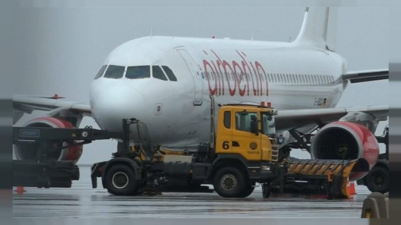 Air-Berlin-Flugzeug hängt auf Island fest