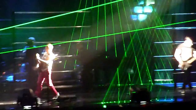 Muse - New Born, Stade Couvert Regional, Lievin, France 10/31/2009