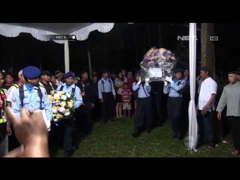 Jenazah pramugari AirAsia QZ8501 tiba di rumah duka - NET5