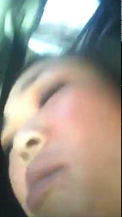 2 Girls are Dancing in Car