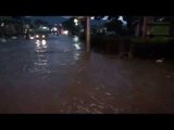 Hujan Deras Akibatkan Aliran Sungai Citarum Meluap - NET24