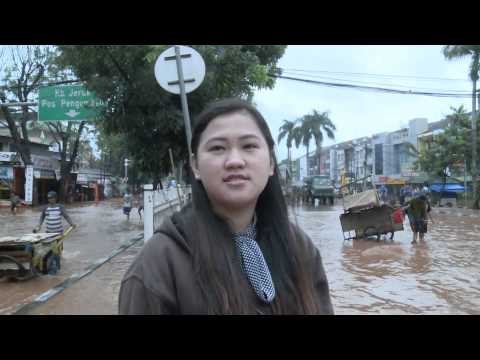 Banjir Masih Merendam Kawasan Kebon Jeruk Membuat Lalu Lintas Terputus - NET12