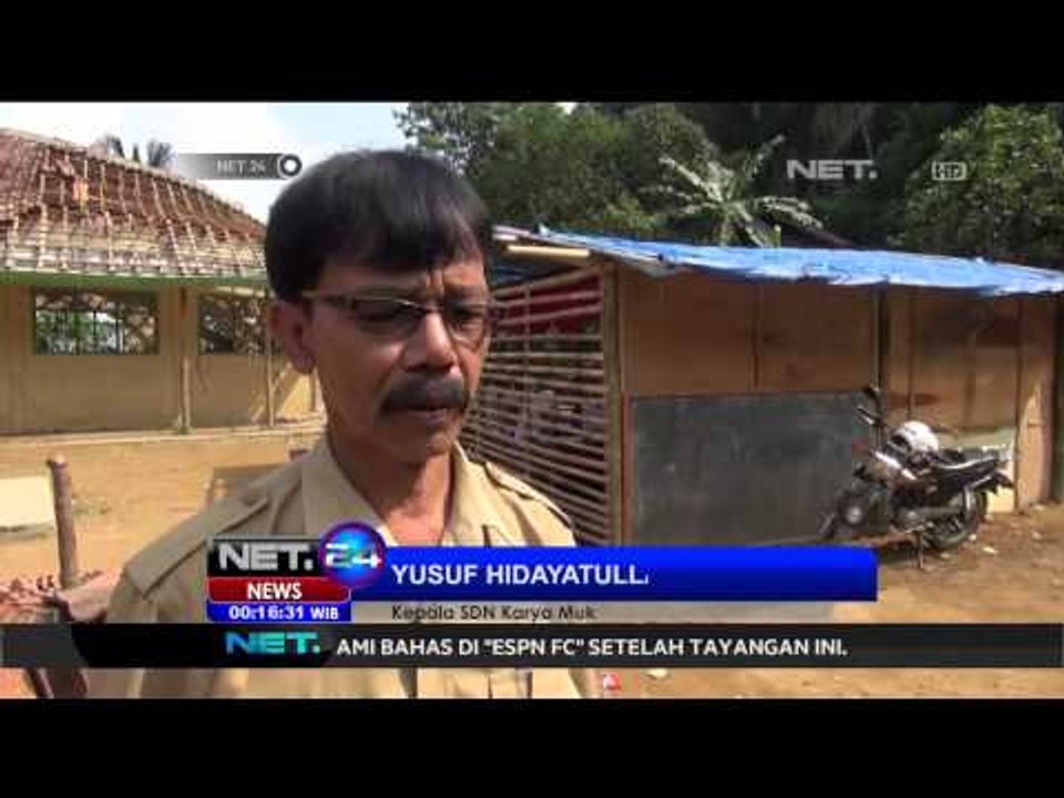 Ruang Kelas Ambruk, Siswa SD Karya Mukti Cianjur Belajar di Kelas Darurat -NET24