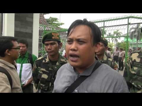 Ratusan Nelayan di Karawang Unjuk Rasa Tolak Pelabuhan Cilamaya - NET12